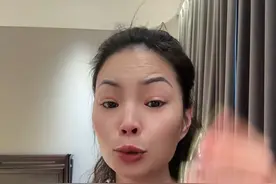 关税 老懂忙着加关税，副手万斯忙着出来“丢人”，我围观看活宝儿... #碧春酱香酒视频封面
