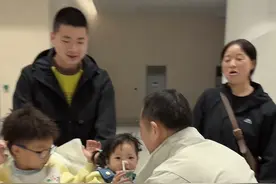 婆媳俩带娃一周没回家，推开房门后被眼前一幕感动，这样的公公真的太好了，时时刻刻把我们放在第一位，代代托举代代传承#此刻便是幸福 #晒晒越养越上头的人类幼崽视频封面