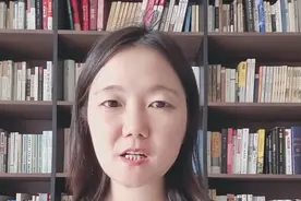 谭案说法｜#朋友圈发表的官员免职原因失实 ，一定构成诽谤吗？
云南元江县暑期要求家长每日两次安全打卡，被认为形式主义；之后该县教体局长被免职，而举报此事的家长以为是打卡的事引发舆情导致局长被免职，并将该内容发在了朋友圈。公安机关认为是诽谤，对其拘留4日。