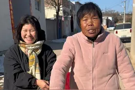 你念我年少无知 我让你老有所依！全网流行的儿子抱妈 今天儿媳给婆婆安排上☺️视频封面
