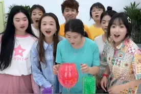水宝宝盲盒挑战，哈哈哈 #办公室游戏 #搞笑 #我要上热们