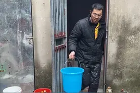 跟阿姨合租一个400块的房子，用一个电表，阿姨老公说如果我常住的话，就给我单独接一个电表，省着电费不清楚视频封面