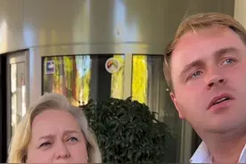 在国外应该用什么语言交流？ 不是每一个老外都会英文 #老外真会玩 #外国人说中文 #全世界都在说中国话 #老外说中文