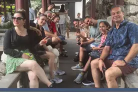 “这是我带过最伤心的团”，伊朗旅游团来华后家乡遇袭，已分批登上返程飞机，导游: 生死面前都是小事，希望他们保重视频封面