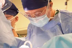 孕期母亲脊柱肿瘤导致瘫痪 坚持到产后手术，万幸一切安好！#门诊故事 #脊柱肿瘤 #吴斌医生 #硬核健康科普行动视频封面