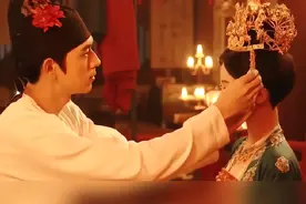 何惟芳新婚之夜发现蒋长阳还是个处，笑不活了#国色芳华 #谁也打不倒何惟芳 #何惟芳蛐蛐蒋长扬被听见 #杨紫#李现