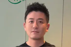 #蔡赟评球 #2025亚洲羽毛球混合团体锦标赛 正在激烈进行中，对于重回赛场的老将，希望都能找到自己的目标，继续体会羽毛球带来的快乐，同时也希望年轻队员能够继续保持在球场上的冲击力和稳定性，在后面的比赛中取得好成绩 #羽毛球视频封面
