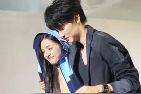 #张婧仪 #周翊然 还原名场面 两位害羞的样子超甜太好磕啦！#焕羽 #焕羽抖音追剧团