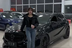 17年的奔驰A45，amg，2.0T的排量，最高配#背户车 #性价比 #奔驰a45amg #半价车视频封面