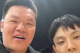 兄弟们，我这三分投的还行吧，你们以后能不能别老说我吃烧烤，玩手机了#朱芳雨 #用篮球表达心情 #全明星三分大赛视频封面