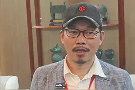 4月20日，2025中国（安阳）国际汉字大会在安阳开幕。华语流行音乐作词人、导演方文山接受记者采访时说：“不排除为安阳创作歌曲的可能。”#在安阳创作想法、画面感都有了  （记者 李林 杨之甜 陈浩 河南日报社全媒体记者 麻文静）