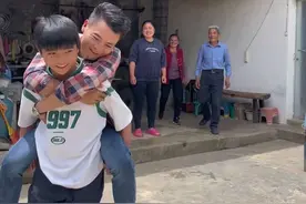 这就是我想要的幸福生活。#农村生活不养闲人 #感受乡村生活的烟火气 #乡村生活的忙碌与充实 #在农村过上了向往的生活 #父亲节视频封面