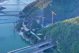 不愧桥都，短短四公里嘉陵江上，雄居八桥，太震撼了！六桥锁江，八桥叠翠，很快九桥，十桥……#重庆dou是好风光 #带你看风景视频封面