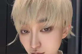 都说我像黄子韬，真的像吗？ #黄子韬直播 #黄子韬模仿大赛#黄子韬本人来提供模仿秀素材了