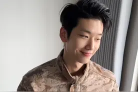 赶个末班车#跺脚变装挑战#军装#已退役视频封面