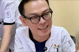 三叉神经痛，疼起来真要命，鲍医生：手术能解决。#同城流量 #三叉神经痛 #三叉神经痛微创 #三叉神经痛手术 #医生视频封面