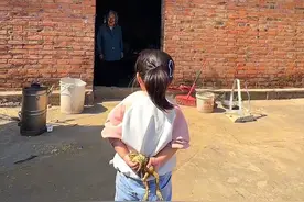 淮安“浪里马”的由来😂是4岁重孙女，放假带着癞蛤蟆跟太奶一 起玩，造就了一句玩笑话🥲#浪里马#看一边笑一边#跟着抖音博主现场看苏超 #人类幼崽 #癞蛤蟆