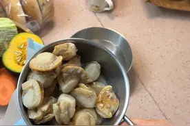 减脂人看过来哈佛蔬菜汤改良了一下营养更全面了（牛肉虾仁我觉得都很OK）#哈佛蔬菜汤[话题]# #减脂餐[话题]# #一人食[话题]# #减脂人的坚持[话题]#视频封面