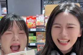 和朋友出去不知道玩什么 就去逛超市！说服对方选择你买的东西 #朋友 #闺蜜 #游戏 #搞笑 #超市大PK
