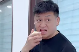 做老板要能屈能伸#万万没想到 #幽默段子 #欢乐办公室视频封面