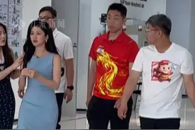 6月8日发布，#许昕现身武汉参加活动，现场#许昕给高考学子送祝福，#许昕谈高考是成长和蜕变视频封面