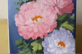 手绘家居装饰画，牡丹花开清新丙烯画教程，客厅餐厅花卉挂画 #绘画教程 #创作者中心 #创作灵感 #丙烯画 #装饰画 @抖音创作小助手 @抖音创作灵感 @抖音短视频   🎨 丙烯绘牡丹，惊艳到挪不开眼！ 细腻的色彩交织，花朵在画布上绽放，仿佛能闻到淡淡芬芳。 无论是挂在客厅，还是送给朋友，都是一份高级又走心的礼物！ 快来感受这份艺术之美吧！