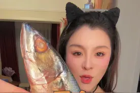 熏鱼 来个俄罗斯民族西伯利亚食谱～熏鱼 #抖音美食推荐官 #地方特色美食  #这是什么鱼大家认识吗视频封面