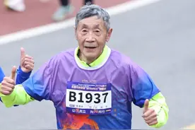 德阳马拉松78岁破二大爷，真的太厉害了#德阳半程马拉松#中国马拉松视频封面