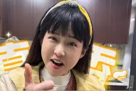 榆钱窝窝好吃的秘密今天都让你们看到了（鼻涕），大家别瞎胡说我怕二妞看见了以后不让我去她家。#又到了吃榆钱的季节 #把生活调回春天频道 #春天就是万物皆可蒸 #文明祭祀预防火灾 #李二妞的农村生活视频封面