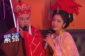#唐唐御弟哥哥 #四月 女王是个麦霸，唱两个小时了，果盘还不上#女儿国 #唐僧 @四月❤视频封面