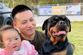两个小活宝一起陪伴长大了 #罗威纳一坨 #被萌娃和狗狗治愈了视频封面