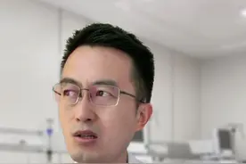 夏天高温户外怕中暑晒伤？4招秘籍，安全玩耍不踩坑！ #抖出健康知识宝藏 #高温天气 #户外活动 #中暑预防 #防晒技巧 @抖音健康 @抖音医疗健康小助手 @健康中国行动 @抖音精选官方账号