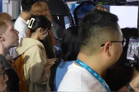 #2024奇瑞全球创新大会  这些人都围着看啥？ 原来是奇瑞的飞行汽车哦！ #奇瑞智能化也不客气了 #世界汽车看中国视频封面