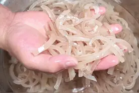 男朋友用10元在家实现猪皮冻自由啦！！ #猪皮冻 #抖音美食推荐官 #纯手工制作美食 #美食视频封面