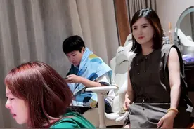 闺女说赚钱不容易，想要存钱不想请客吃饭，奶奶和妈妈吵她抠门！ 闺女被气哭了！#路哥路嫂 #赚钱不易 #00后整顿职场