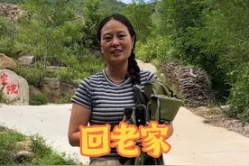 最近大爷不舒服，心里像被塞进团潮湿的棉花，沉甸甸、闷得慌。在家做事时，手里的活总在走神，上山又帮不上忙，就感觉有劲使不上，我们堂兄妹都是一家一个男孩，就大爷家还有2闺女，大爷拿着我们很娇，很难接受几个月前还好好的，说不好受一下就倒了。亲情从来不是单薄的称谓，而是刻进生命里的羁绊。原来，真正的亲近无需刻意维系，是危难时刻本能的揪心，是隔着距离也放不下的惦念。这份复杂又酸涩的心情，大概只有经历过才懂。#记录真实生活 #我的乡村生活