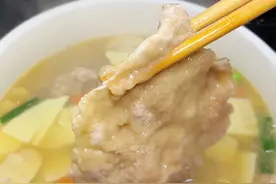 我们浙江人从小吃到大的美食冬笋蘑菇锤肉汤，肉片嫩滑汤汁鲜美， 吃过一次就爱上，太适合小朋友了#只有浙江人才懂这道菜的含金量 #被这一口香迷糊了 #我的厨房日记 #地方特色美食 #谁懂这一口的好吃程度