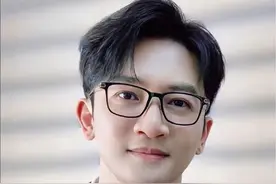 “希望他可以早日走出阴影，并找到自己的另一半”#明星背后故事 #苏有朋 #小虎队 #传递正能量 #花姐明星故事视频封面