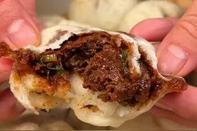 不用擀面不用揉面‼️用家常调料还原出早餐的小笼包！ #美食教程 #软面小笼包 #小笼包 #酱肉小笼包视频封面