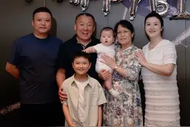 养育之恩大过天，帮扶之情似海深。 感恩妈妈这些年的疼爱和陪伴，用一日三餐的温暖，守护着我们四季的幸福。   六十正芳华，愿您：   眉目如初，岁月无忧；   身体健康，福寿绵长。   生日快乐，永远爱您！ #小玉一家人 #有一种爱叫隔代亲 #记录这一刻 #婆媳相处 #好婆婆和好媳妇是相互的