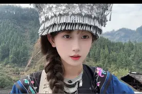 太奶哎 你慢些走～#苗疆少女 #反差 #抽象 #吉他弹唱 #楚门海豚物语视频封面