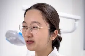 小洞不补大洞吃苦 蛀牙是不会停止的，趁不严重补好还是等蛀的更深更大了再补比较好？这个问题就好比着火了，趁火小赶紧灭火还是等火大了再说……..#补牙#龋齿补牙 #硬核健康科普行动#年度健康知识干货大赏