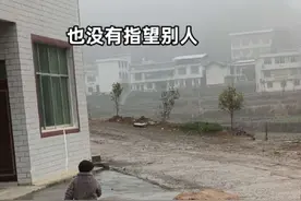 自己生的自己带，我做到了，我没有矫情，也没有指望别人，我见过无数个凌晨三四点的夜晚，还有自己疲惫而暴躁的面孔，也深知自己日夜拖着疲惫的身子是如何熬过来的，其实这个世界上根本没有感同身受，只有亲身经历，我只知道，那些日子我永远都不会忘记。#只有宝妈才懂吧 #带娃的日子 #我们只是把爱和时间给了孩子