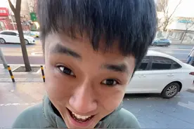 这脸变的也太快了吧！#侯多余 #姐弟恋 #情侣日常 #身高2米视频封面