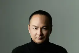 iPhone 17全系价格曝光：Pro版破万，库克这次玩的啥 #iPhone17全系价格曝光 苹果又双叒叕涨价了！2025年9月10日发布会前夕，iPhone 17全系价格曝光，网友直呼“肾疼预警”，黄牛连夜排队，安卓厂商笑出了声……#今日热点 #苹果 #上热搜