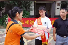 喜报！武鸣区18名学子考入#军校 #军人 #正能量 #喜报