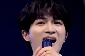 盘点#周深 封神#神级现场 ，被乐坛大佬邀请去香港红馆唱歌视频封面