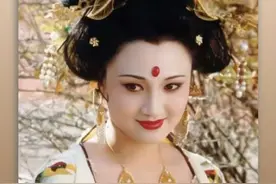 力士脱靴、玄宗喂汤、贵妃研墨，这应该是诗仙李白最巅峰的一天了视频封面