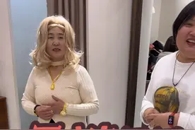 带60岁老北鼻买衣服，屙裤子里了……#看一遍笑一遍视频封面