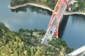 修路时为何不直接挖掉这座山，而是要打通隧道，是为了保护生态环境吗？#城市建设 #修路筑桥 #隧道工程 #度假康养in贵州 #内容启发视频封面